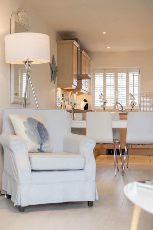 Luxury Beachfront Outstanding 2 Bedroom Apartment Eastbourne Eksteriør bilde